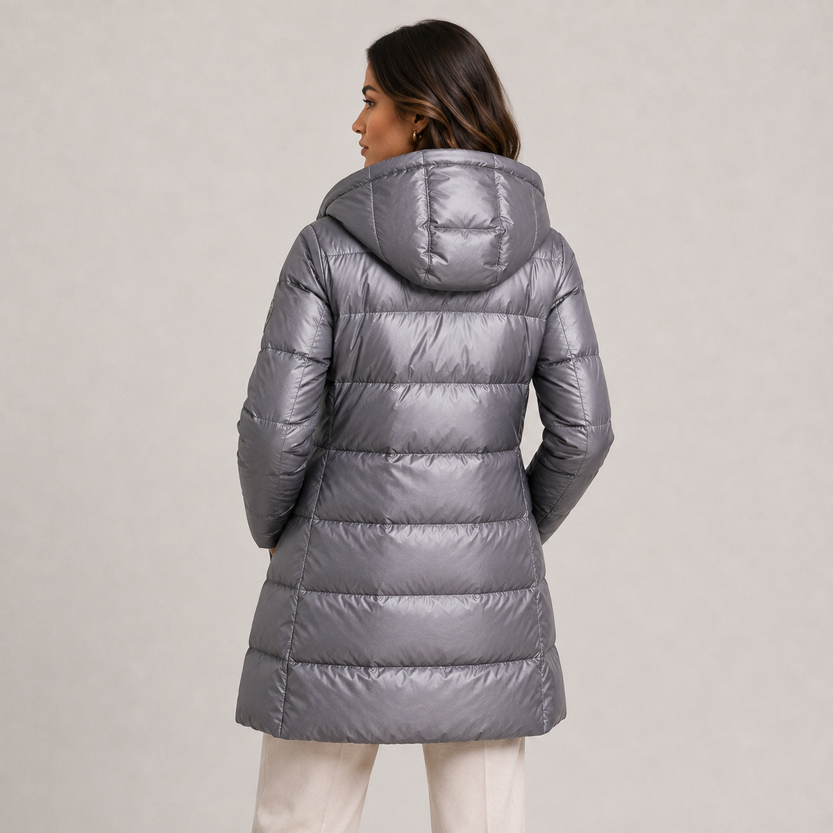 Doudoune à capuche pour femme, isolante et idéale pour les temps froids. 3