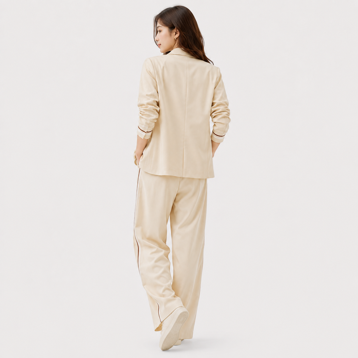 Ensemble blazer et pantalon pour femme, idéal pour le travail et les événements formels. 3