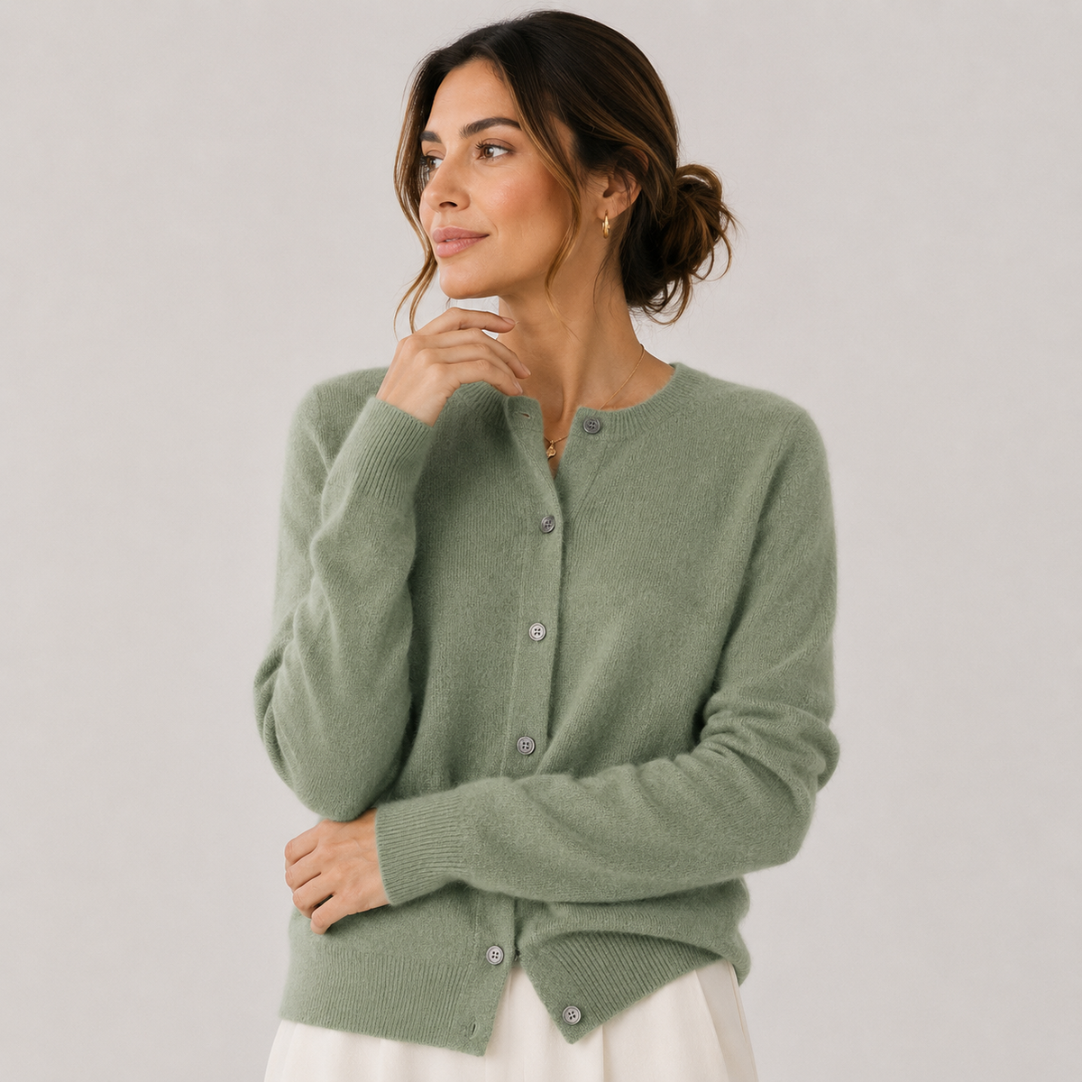 Gilet cardigan en maille douce effet cachemire pour femme, boutonné sur le devant 10