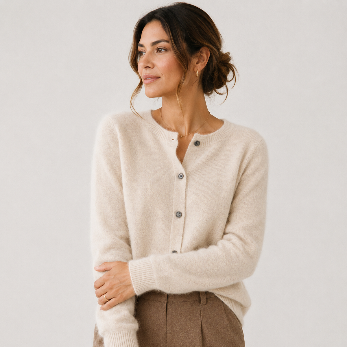 Gilet cardigan en maille douce effet cachemire pour femme, boutonné sur le devant 15