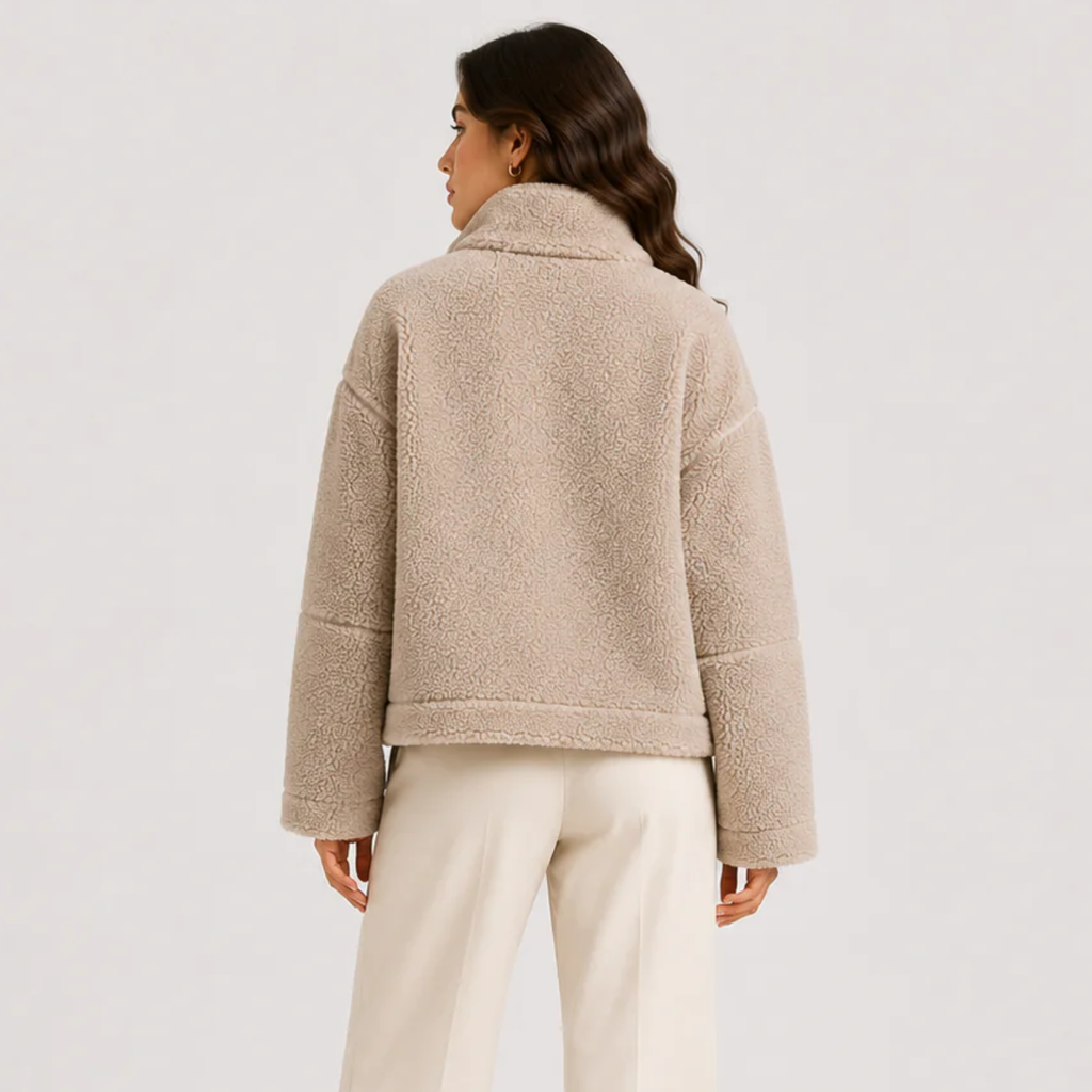 Veste polaire classique pour femme : confort hivernal raffiné 3