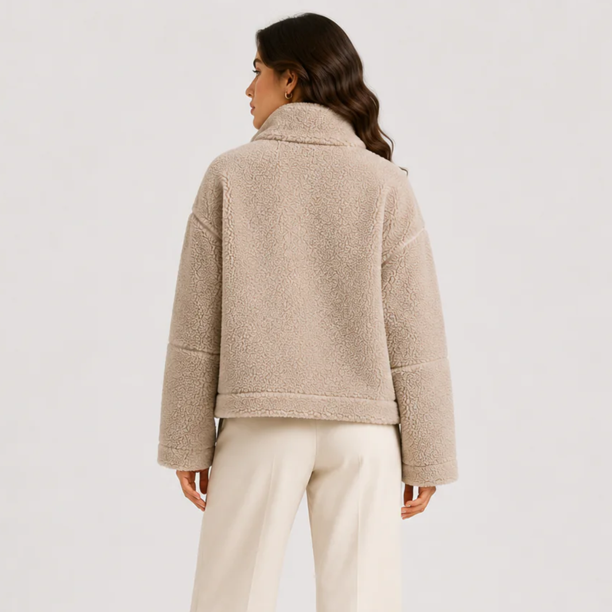 Veste polaire classique pour femme : confort hivernal raffiné 3